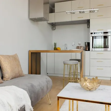 Golden Sands Piaskowa With Parking & Balcony By Renters Hotel *